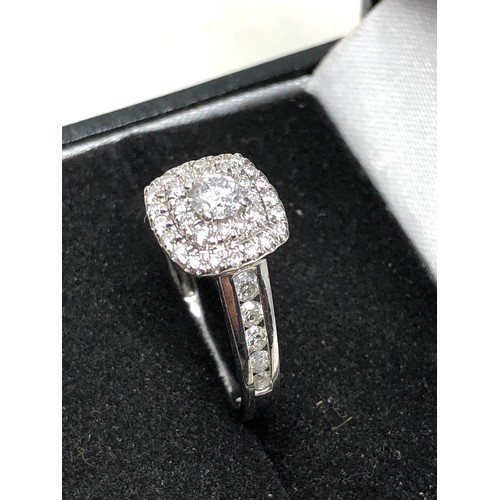 72 - Fine 18ct white gold diamond ring set with 0.82ct diamonds