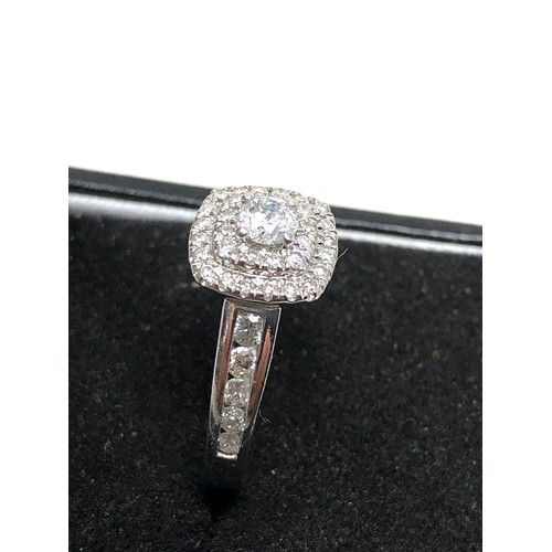 72 - Fine 18ct white gold diamond ring set with 0.82ct diamonds