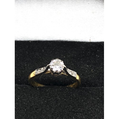 88 - Fine 18ct  gold diamond ring set with central diamond measures approx 4.5mm with  diamond shoulders