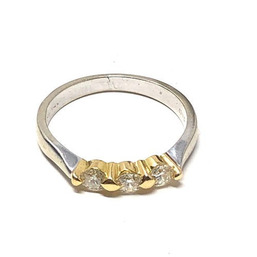 76 - Fine 18ct white & yellow gold diamond ring set with 3 diamonds measures 3mm diameter weight 2.9g