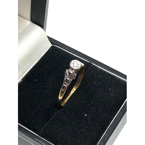 80 - 18ct gold diamond ring set with  weight 2g