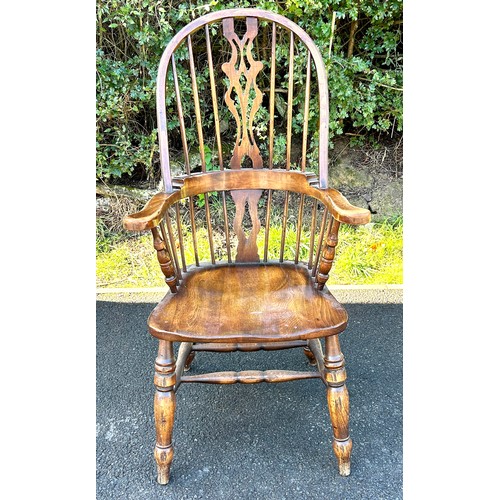 563 - Elm and beech Windsor chair, seat height is 17.5 inches