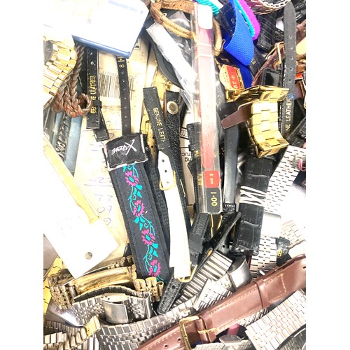 332 - A large selection of watch bracelets and straps to include brands: Speidel, Excalibur, Hirsch Lizard... 