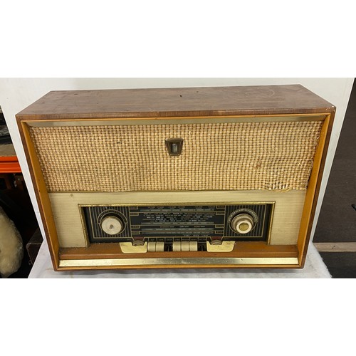 262 - Vintage retro ariel indicator radio r00420 measures approx 26inches wide 16 inches tall 9 inches dep... 