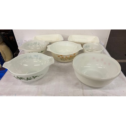 74 - Selection of assorted Pyrex ware