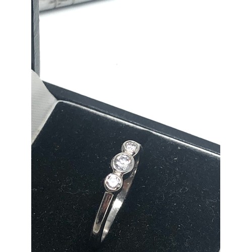 84 - 18ct white gold diamond ring set with 3 diamonds 0.25ct weight 2.9g