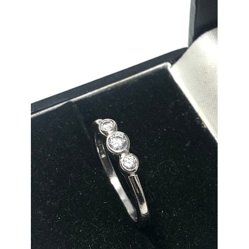 84 - 18ct white gold diamond ring set with 3 diamonds 0.25ct weight 2.9g