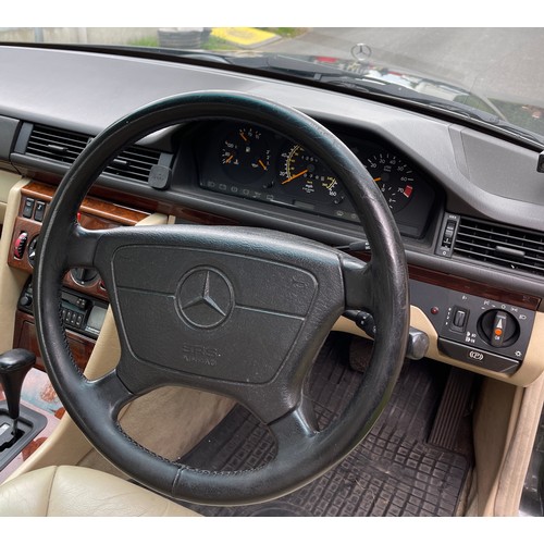 99c - 1993 Mercedes Benz 320e, petrol, mileage 135,128 miles, MOT until29th Sept 2023, 2 keys / fobs full ... 