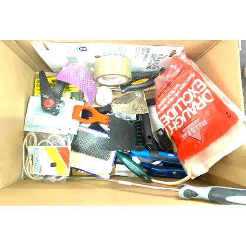 271 - Selection of decorating accessories to include wall paper stripper, paint brushes etc