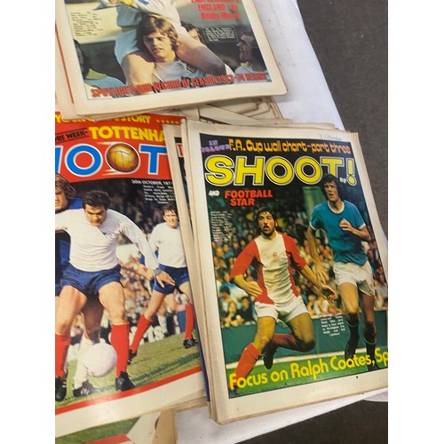 216 - Selection of vintage Shoot magazines