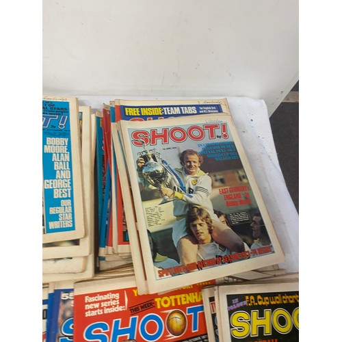 216 - Selection of vintage Shoot magazines