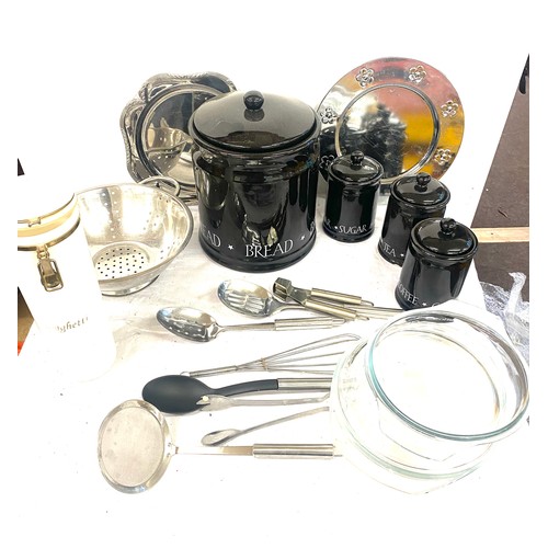 253 - Large selection of kitchenalia to include pots etc