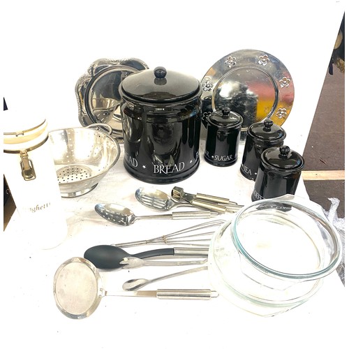 253 - Large selection of kitchenalia to include pots etc