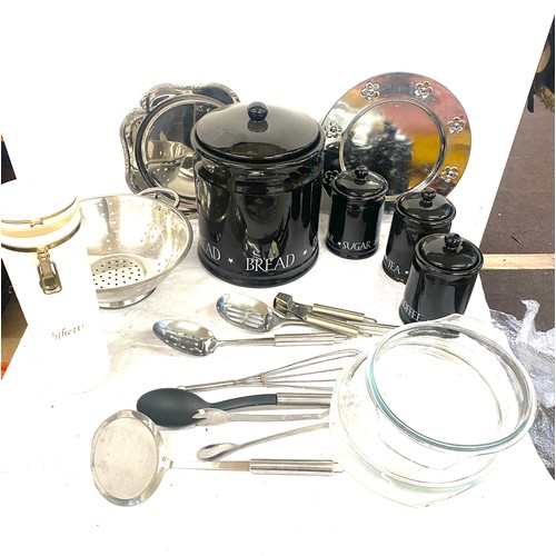 253 - Large selection of kitchenalia to include pots etc