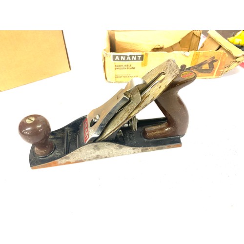 218 - Anant Adjustable plane and a boiler -m8 circulating pump, untested