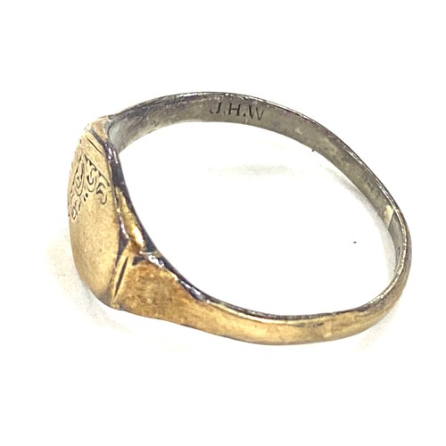 515 - Gents hallmarked 9ct gold ring weight 2.7g and a gents silver signet ring