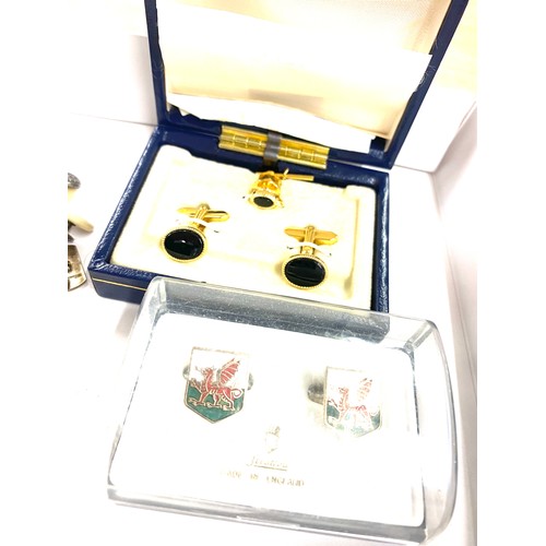 445 - Selection of assorted cufflinks includes 1 silver pair etc