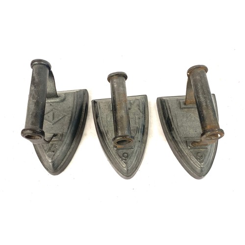45 - 3 Vintage cast iron flat irons
