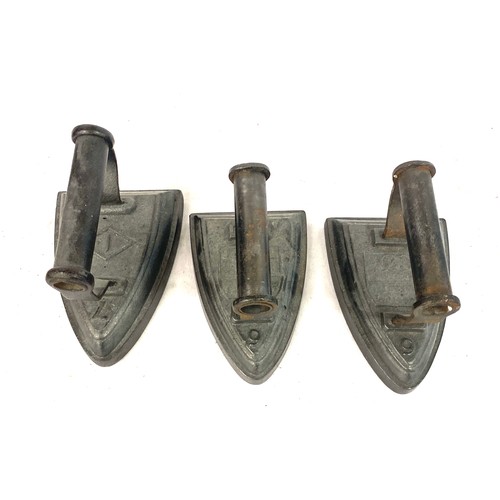 45 - 3 Vintage cast iron flat irons