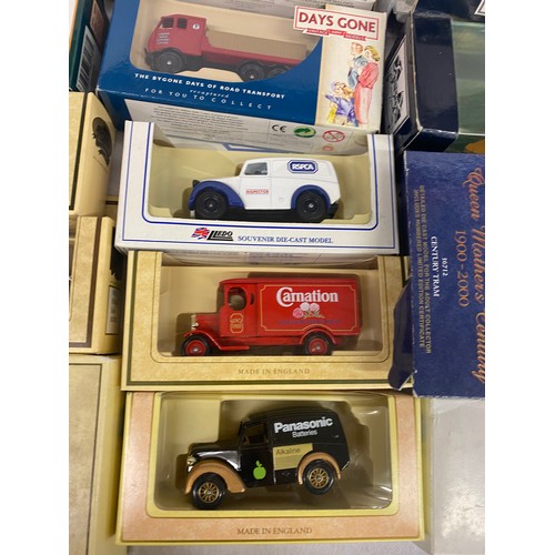 197 - Large selection of boxed die cast cars includes Days Gone, corgi, Hornby etc