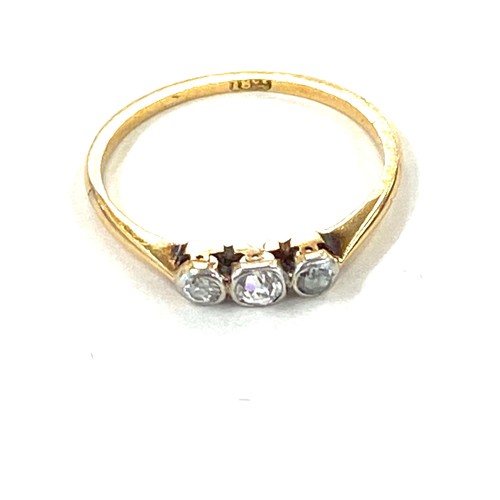 450 - Vintage 18ct gold 3 stone diamond ring marked 18ct weight 1.3grams uk ring size l+