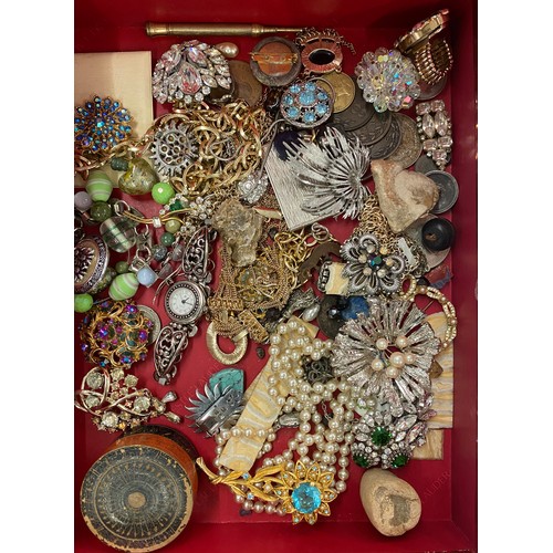 468 - Selection of vintage and later costume jewellery