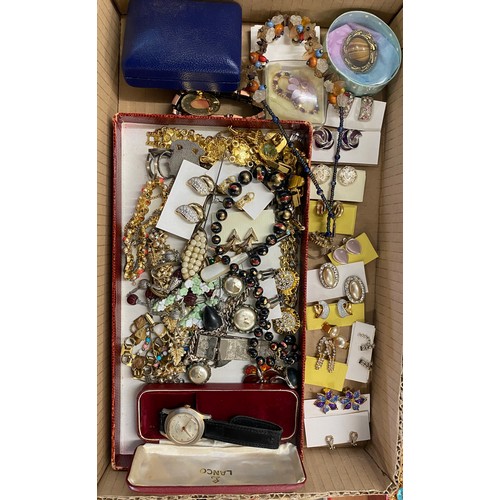 433 - Selection of vintage and later costume jewellery