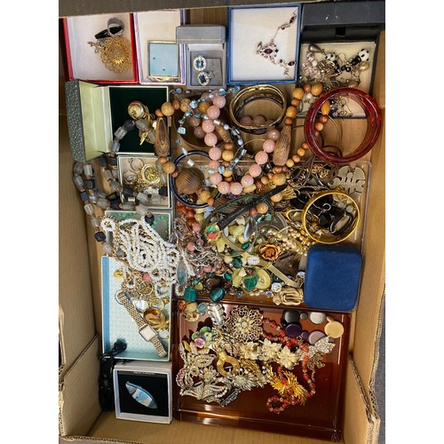 523 - Selection of vintage and later costume jewellery