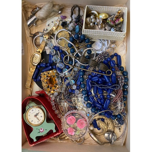 464 - Selection of vintage and later costume jewellery