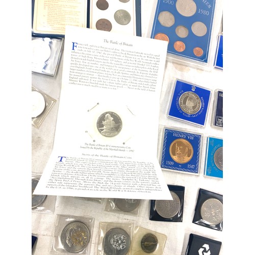 489 - Large selection of commemorative coins and uncirculated coins to include Military pageant, Battle of... 