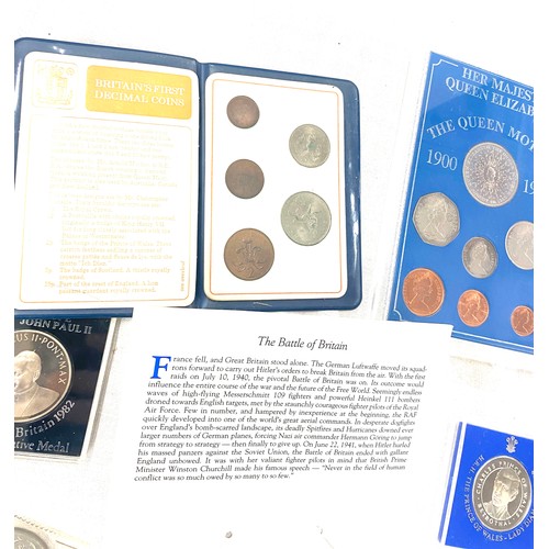 489 - Large selection of commemorative coins and uncirculated coins to include Military pageant, Battle of... 