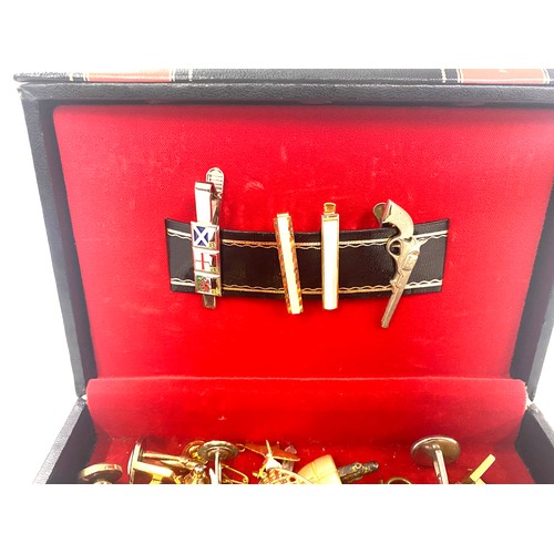 500 - Box of assorted gents vintage cufflinks, tie clips etc