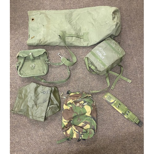 192 - Selection of military bags