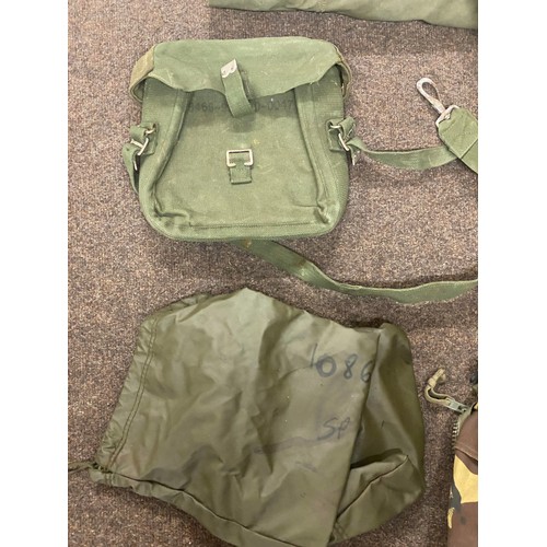 192 - Selection of military bags