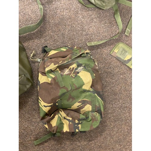 192 - Selection of military bags