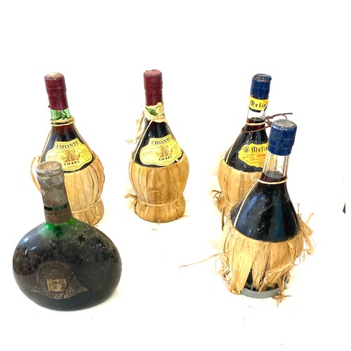 174 - Selection of vintage bottles of wine includes Chianti, melini  etc