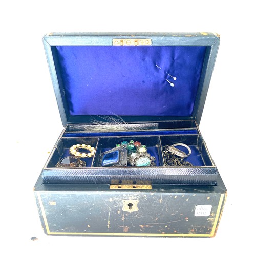 533 - Selection of vintage and later costume jewellery in a jewellery box includes brooches, earrings etc