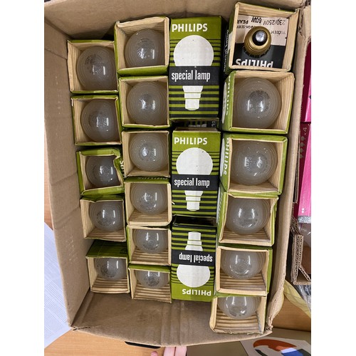 255 - Ceiling light fitting with a box of assorted bulbs