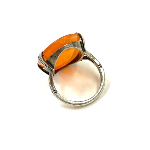 537 - Antique intaglio ring set in unmarked white metal mount, ring size P