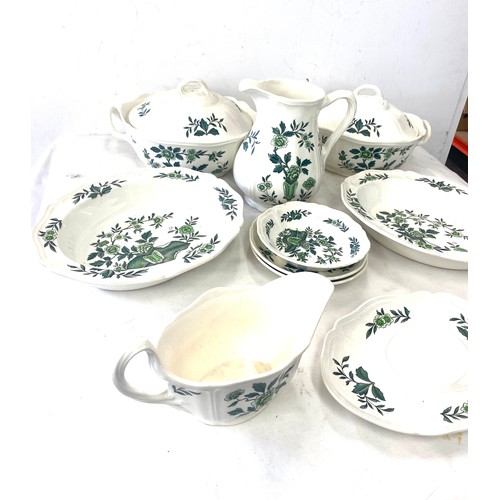 185 - Part wedgwood Green leaf Barlaston dinner service