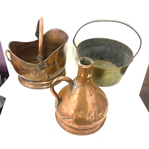 199 - Selection of vintage brass/ copper ware, one has makers marks, includes jam pan etc