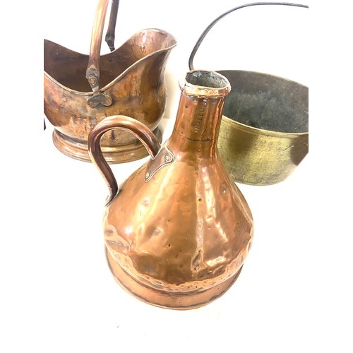 199 - Selection of vintage brass/ copper ware, one has makers marks, includes jam pan etc