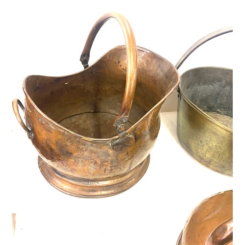 199 - Selection of vintage brass/ copper ware, one has makers marks, includes jam pan etc