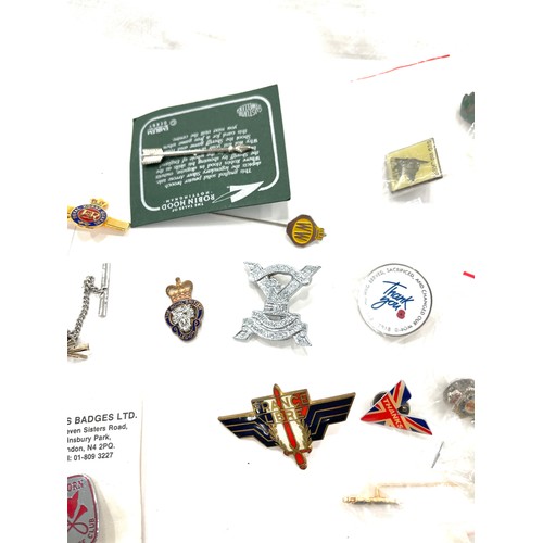 548 - Selection of vintage and later badges includes eIIr, Blues and royals, Conseil Municle etc