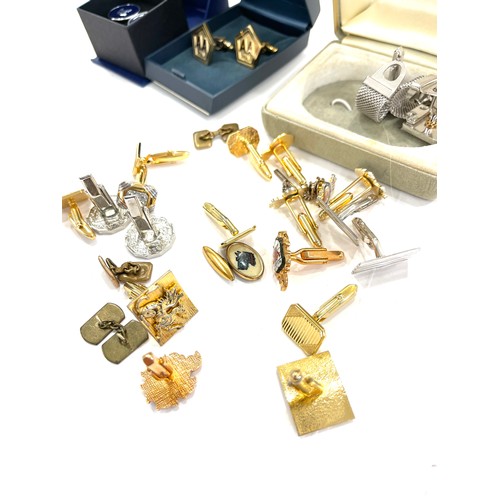 537 - Selection of vintage and later cufflinks includes AA etc