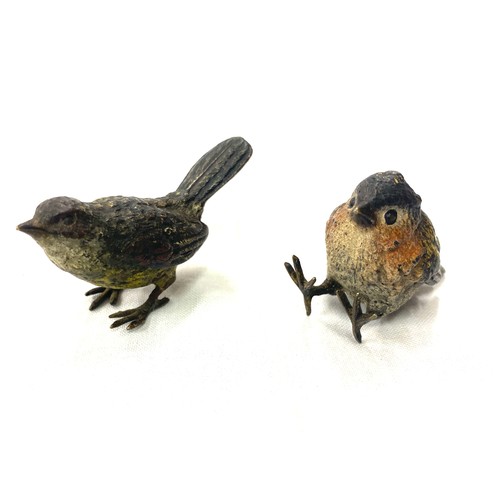 500 - Small cold painted bronze birds depose 803 marks to the base, measures approx 1.5 inches by 1.5inche... 