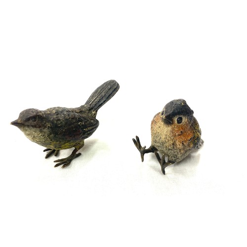 500 - Small cold painted bronze birds depose 803 marks to the base, measures approx 1.5 inches by 1.5inche... 