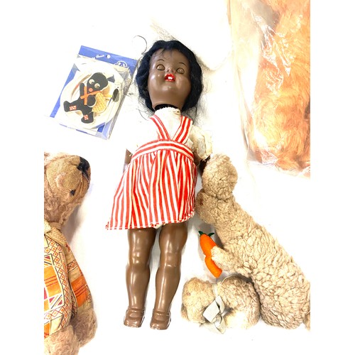 270 - Selection of assorted vintage toys includes roddy doll, Alberton doll etc