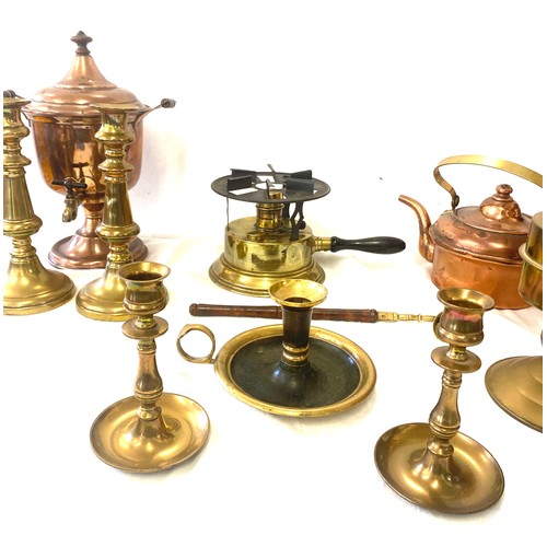 107 - Selection of vintage and later brass and copper ware includes samovar, oil lamp etc