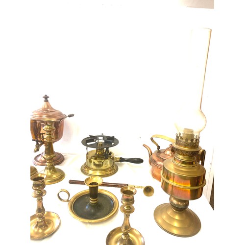 107 - Selection of vintage and later brass and copper ware includes samovar, oil lamp etc